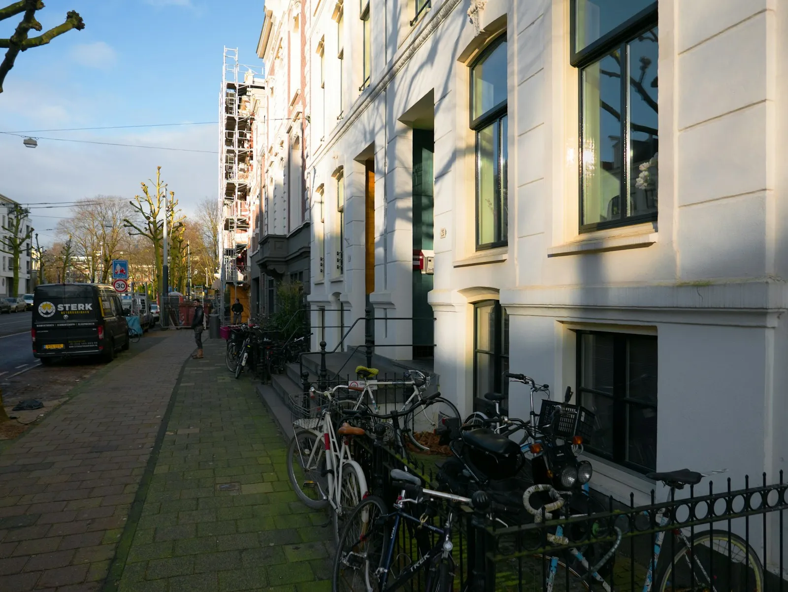 Zonnepanelen Huren in Amsterdam: Kosten & Voordelen