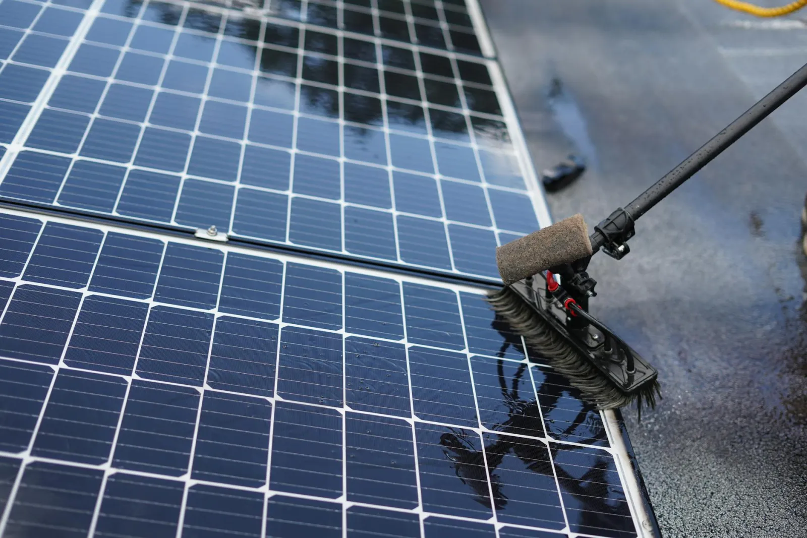 Zonnepanelen Onderhoud Amsterdam: Kosten & Tips 2026