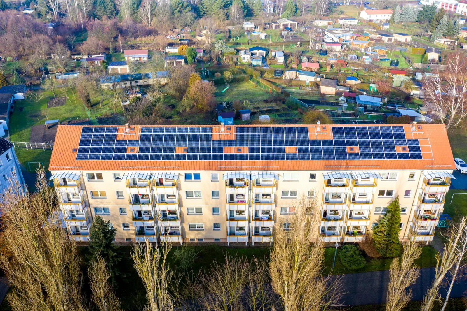 Zonnepanelen Plat Dak Amsterdam: Kosten & Subsidie 2026