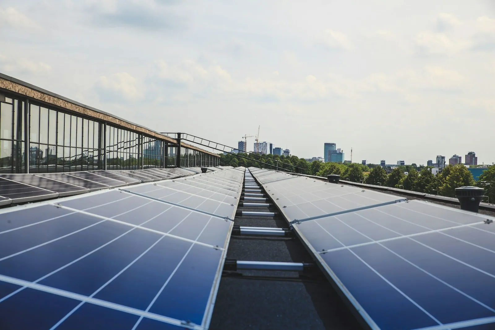 Zonnepanelen Reinigen Amsterdam: Kosten & Tips 2026